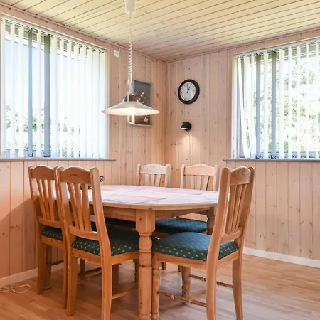 4 Bedroom Cozy In בית נופש Tarm