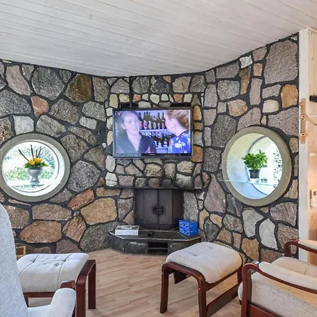 4 Bedroom Cozy In