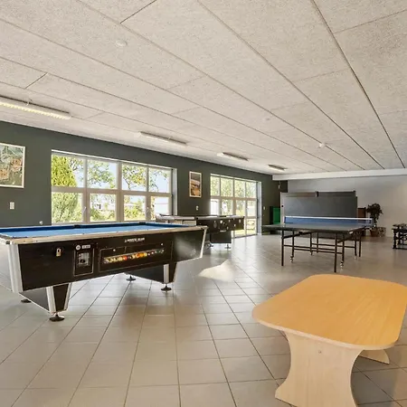 4 Bedroom Cozy In Dom wakacyjny
