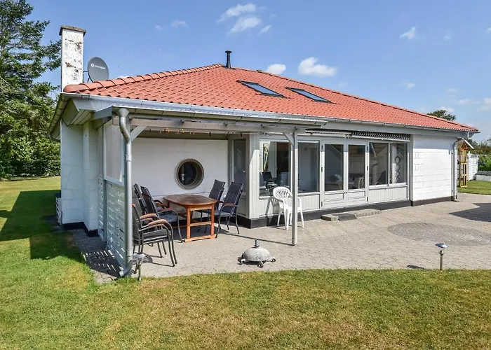 4 Bedroom Cozy In Dom wakacyjny