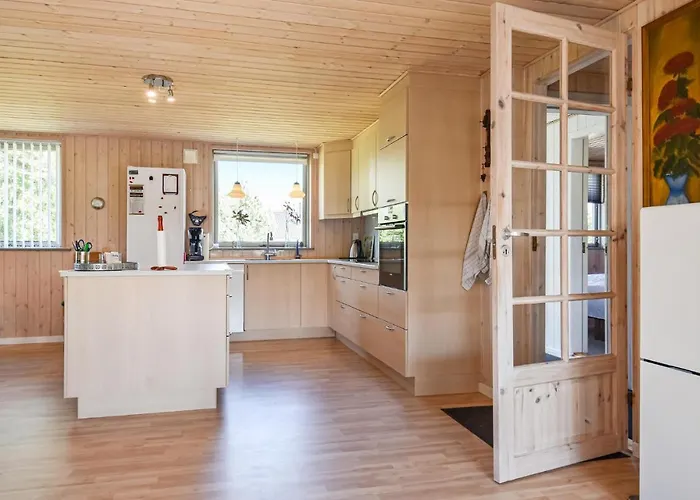 Dom wakacyjny 4 Bedroom Cozy In Tarm