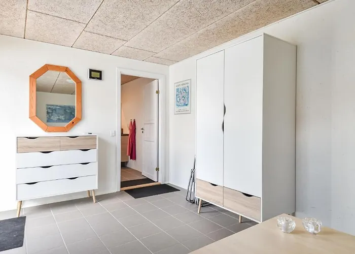4 Bedroom Cozy In Dom wakacyjny