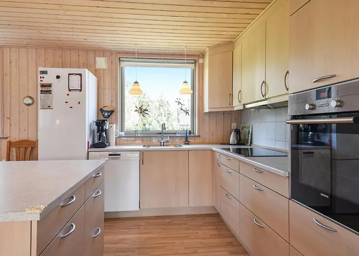 4 Bedroom Cozy In Dom wakacyjny *