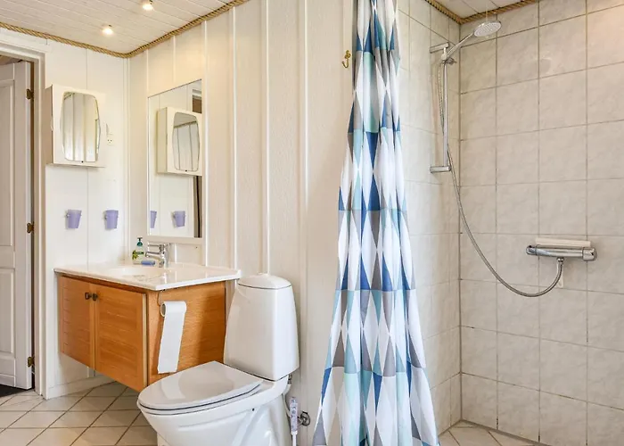 4 Bedroom Cozy In Dom wakacyjny Tarm